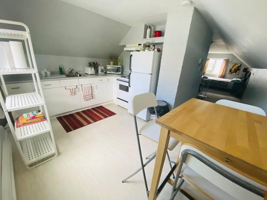Artistic Apartment Near Downtown Victoria Ngoại thất bức ảnh
